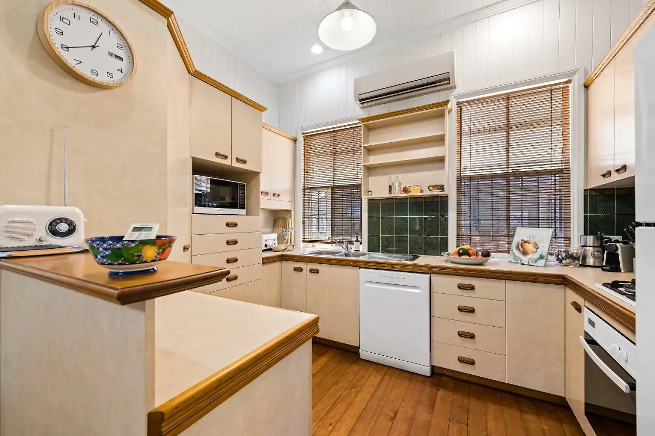 Вилла Frangipani House Тувумба Дом отдыха